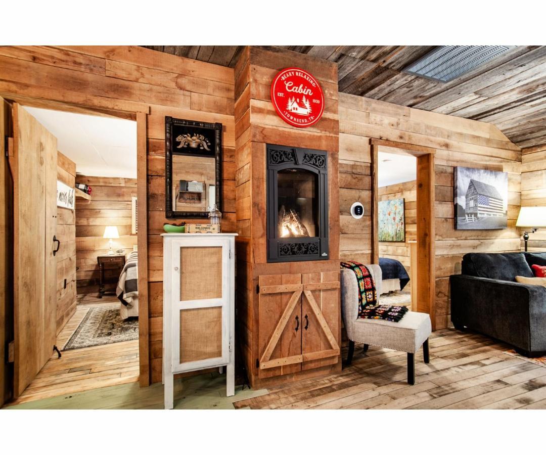 Beary Relaxing Cabin - Rustic With Outdoor Patio タウンゼンド エクステリア 写真