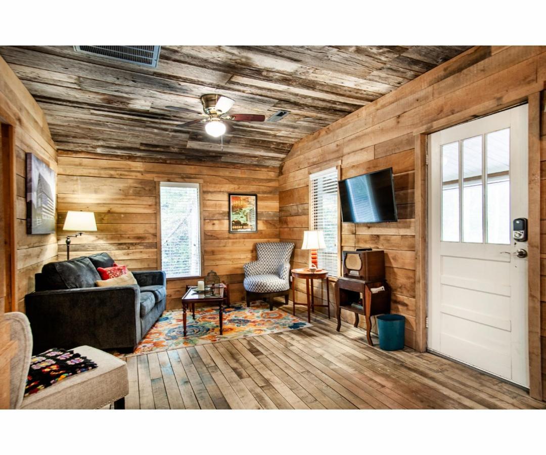 Beary Relaxing Cabin - Rustic With Outdoor Patio タウンゼンド エクステリア 写真